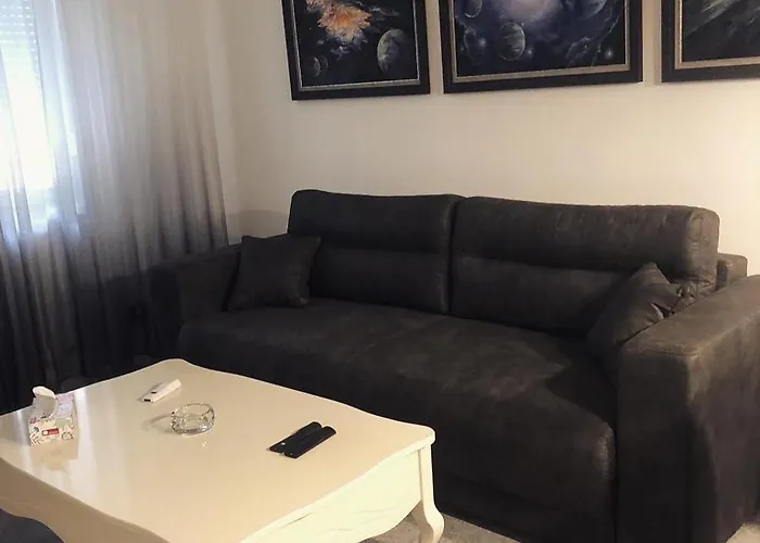 Centrum アパート スボティツァ